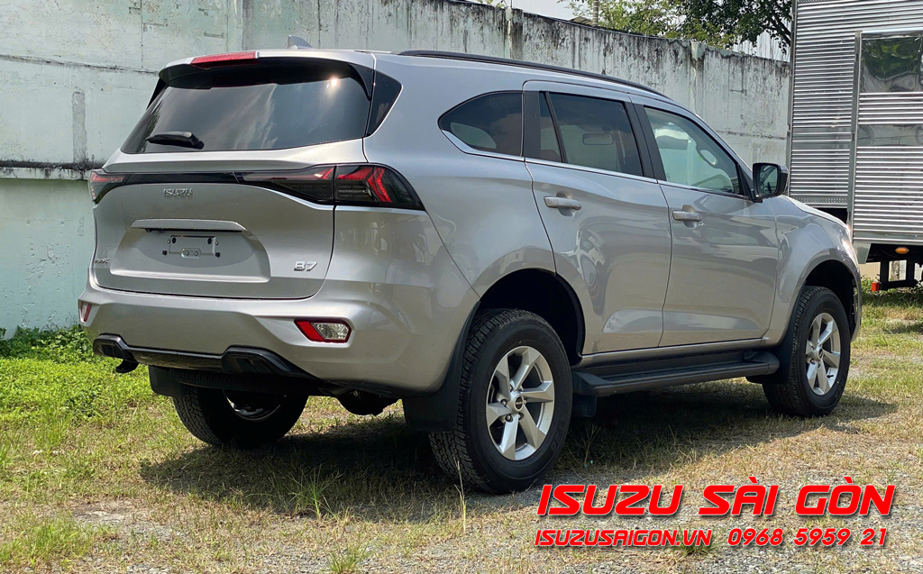 Xe Isuzu MuX Số Sàn B7 MT 7